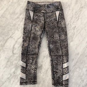Zobha snakeskin cropped leggings